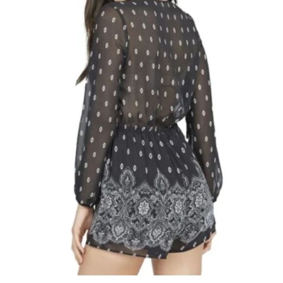 NWOT PAPAYA SHEER SHORTS ROMPER SZ.S - Picture 2 of 8